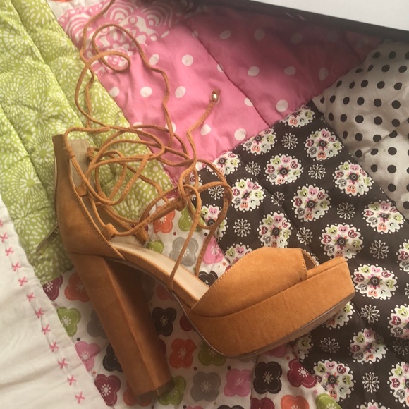 Open toed platform lace up heel - Picture 2 of 4